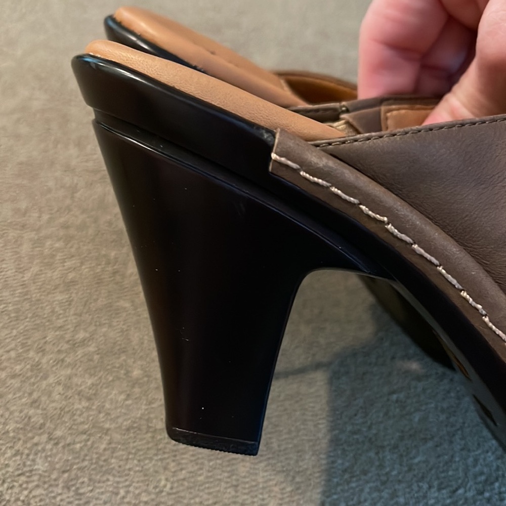 Sofft Leather Slip-on Clogs Mules Size 7 light brown shoes (TD) - Picture 6 of 9